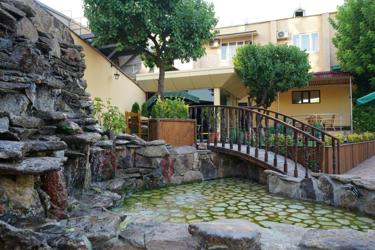 Elko Hotel Erivan Exterior foto